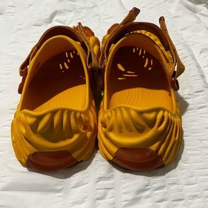 Salehe bemburry crocs ‼️